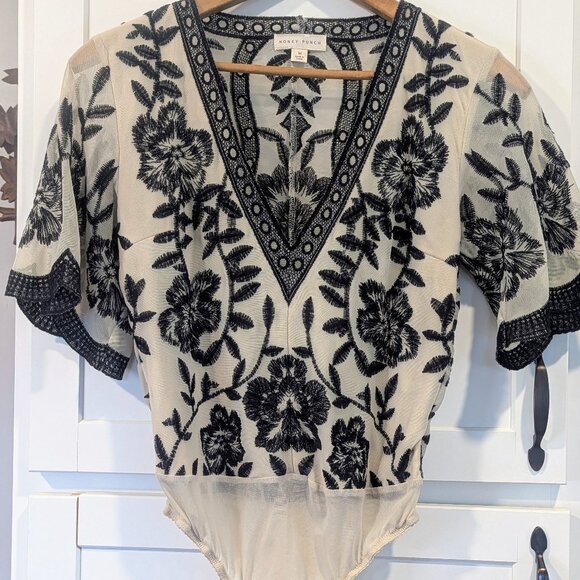 Honey Punch Bodysuit Sz M Beige Mesh Black Floral Embroidered Deep V Neck - Picture 1 of 7